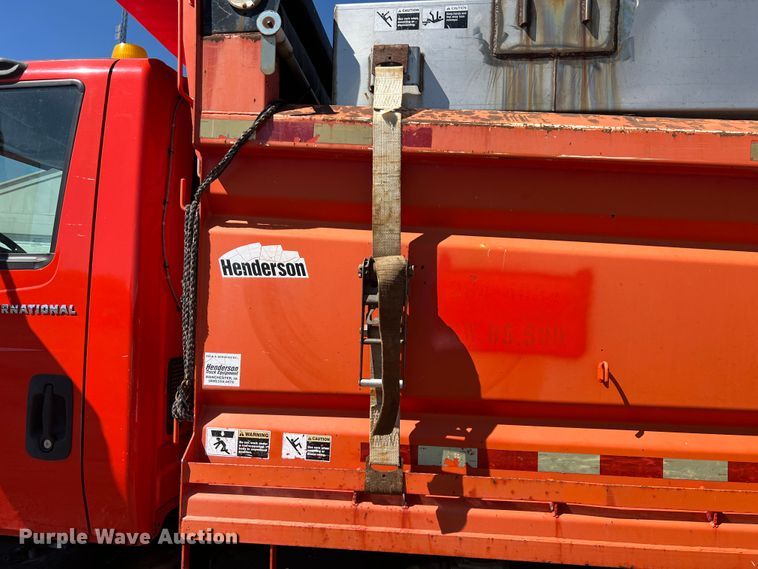 image for item JA9724 2005 International 7400  dump truck