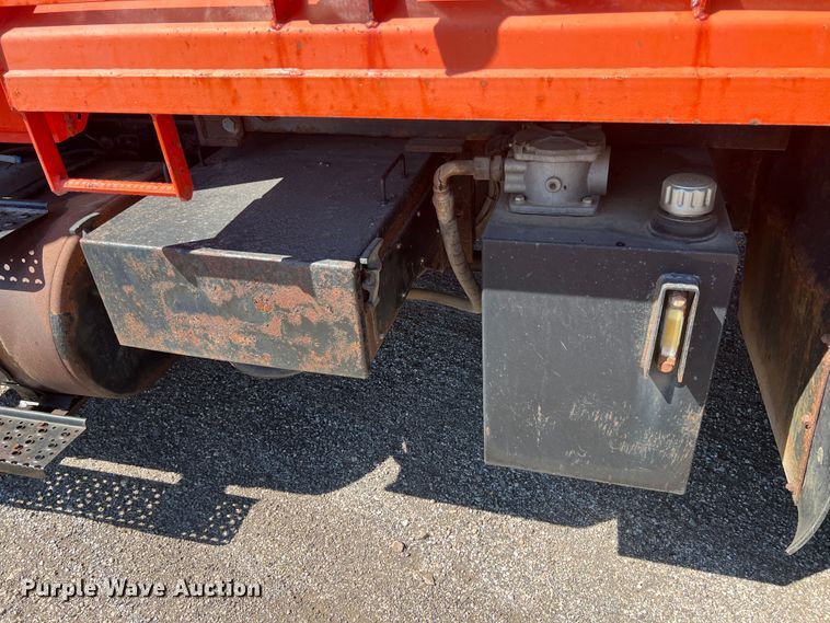 image for item JA9724 2005 International 7400  dump truck