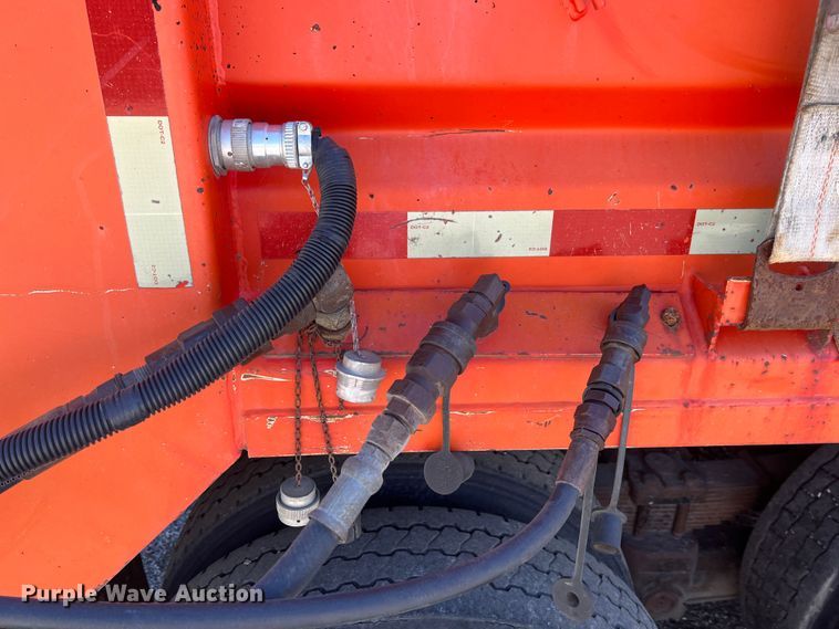 image for item JA9724 2005 International 7400  dump truck