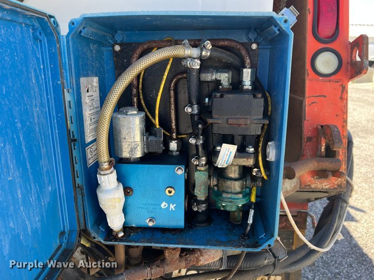 image for item JA9724 2005 International 7400  dump truck