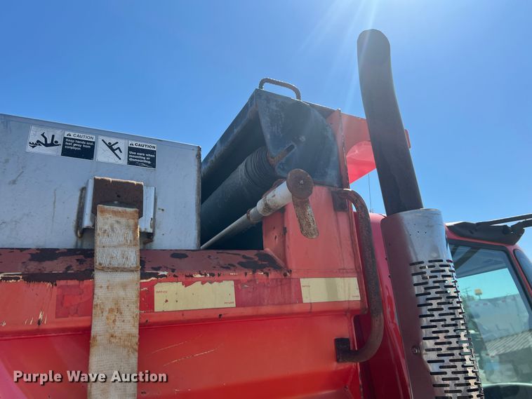 image for item JA9724 2005 International 7400  dump truck