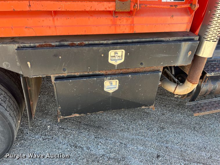 image for item JA9724 2005 International 7400  dump truck