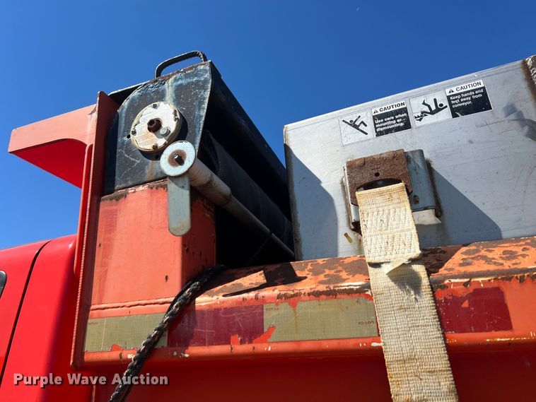 image for item JA9724 2005 International 7400  dump truck