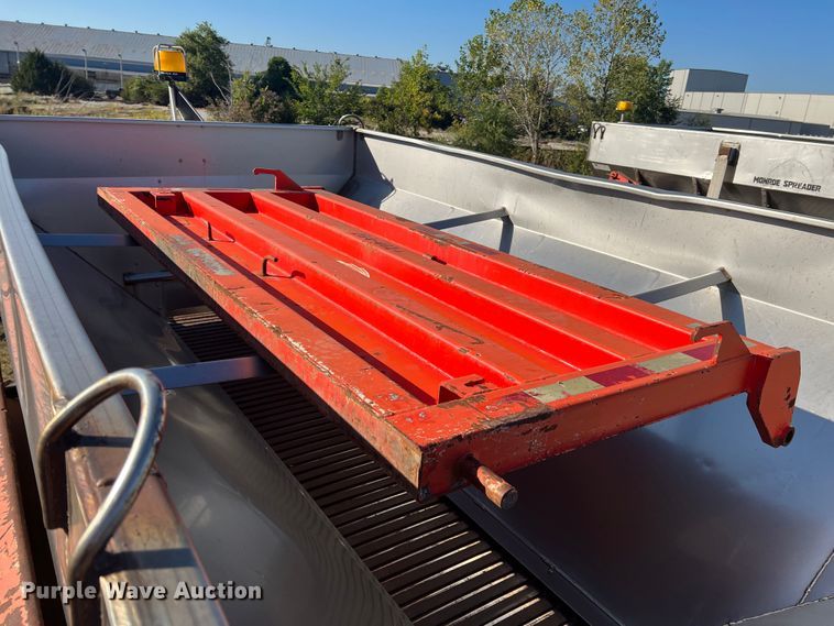 image for item JA9724 2005 International 7400  dump truck