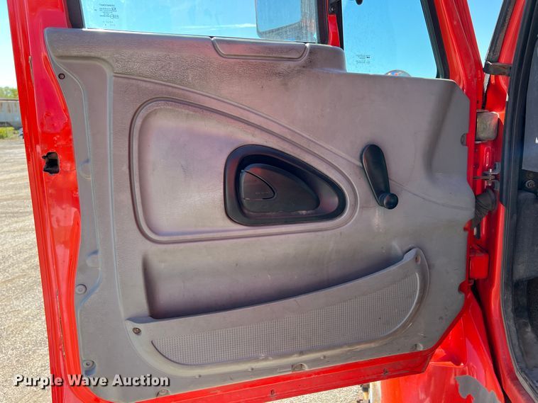 image for item JA9724 2005 International 7400  dump truck