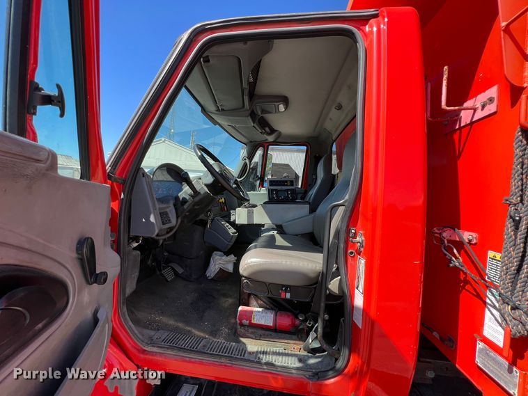 image for item JA9724 2005 International 7400  dump truck