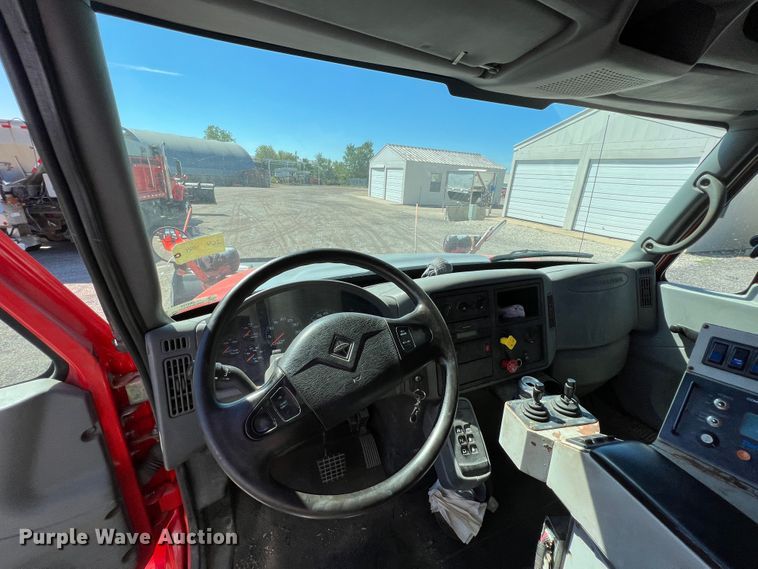 image for item JA9724 2005 International 7400  dump truck