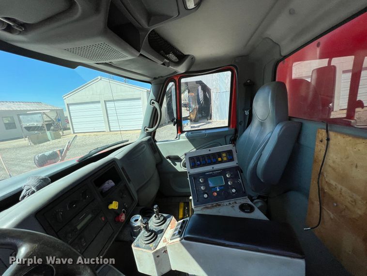 image for item JA9724 2005 International 7400  dump truck