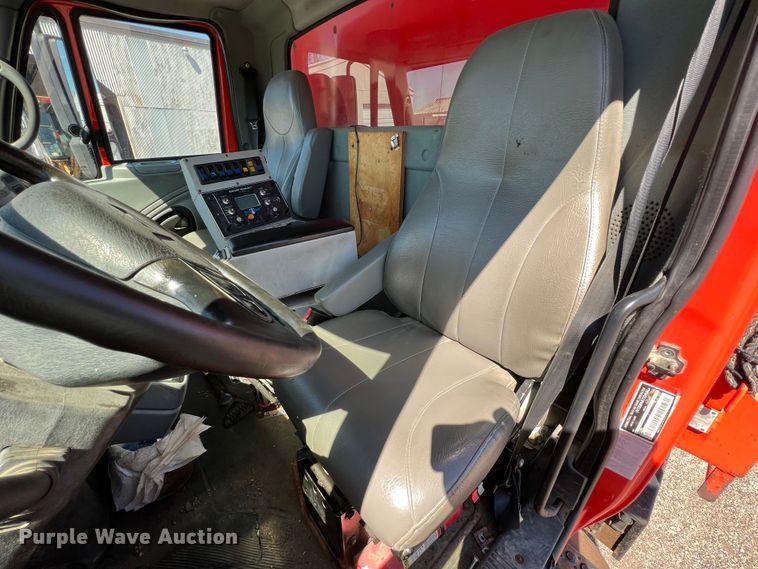 image for item JA9724 2005 International 7400  dump truck