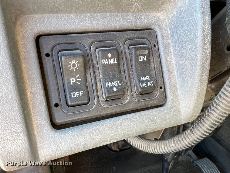 image for item JA9724 2005 International 7400  dump truck