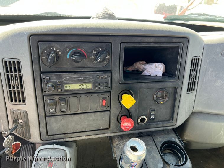 image for item JA9724 2005 International 7400  dump truck