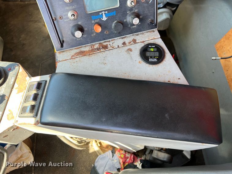 image for item JA9724 2005 International 7400  dump truck