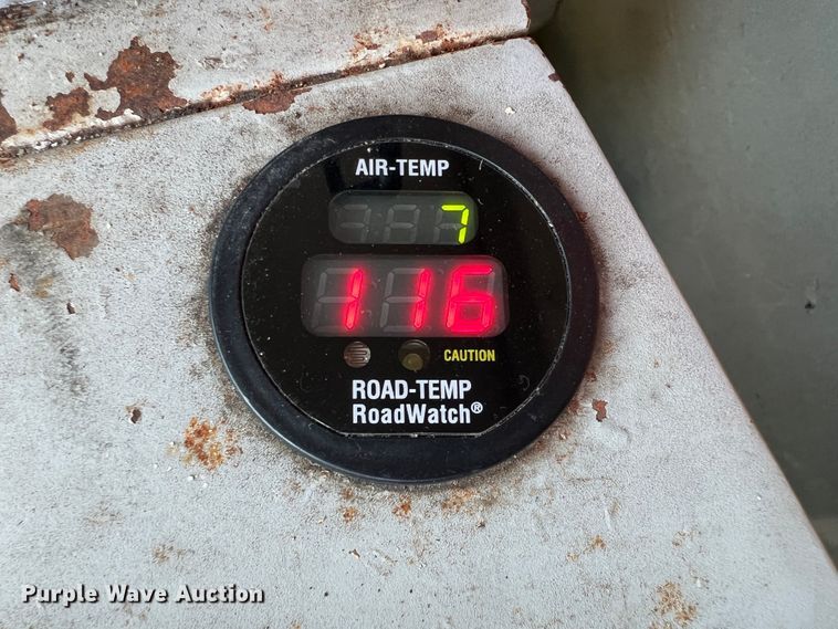 image for item JA9724 2005 International 7400  dump truck