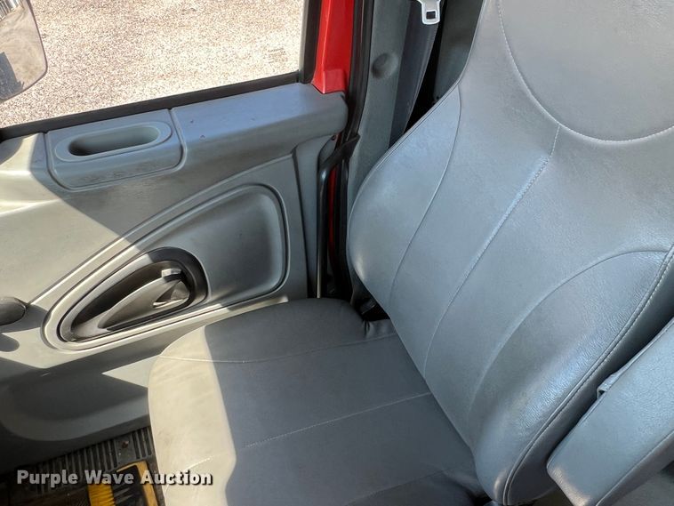 image for item JA9724 2005 International 7400  dump truck