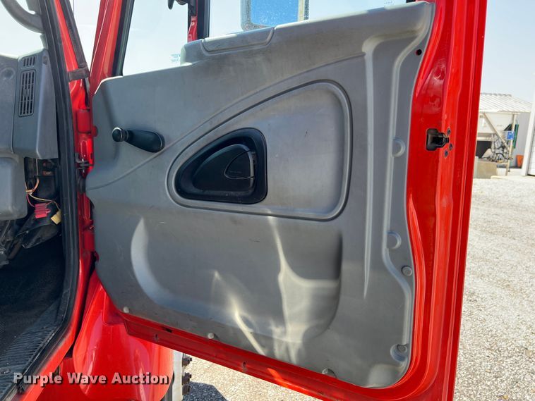 image for item JA9724 2005 International 7400  dump truck