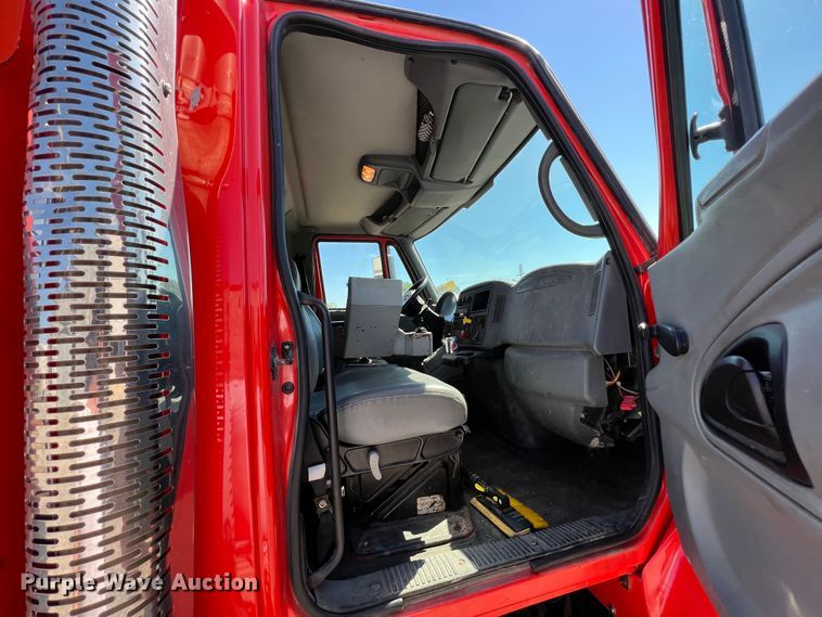 image for item JA9724 2005 International 7400  dump truck