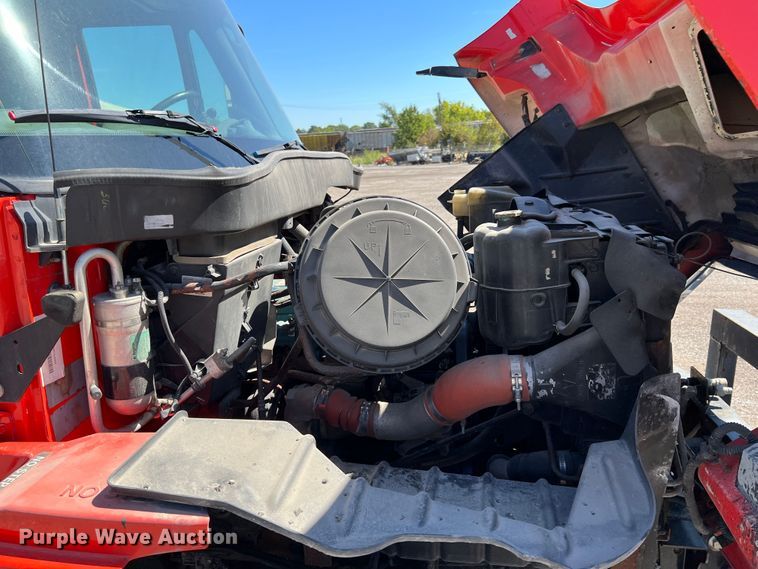 image for item JA9724 2005 International 7400  dump truck