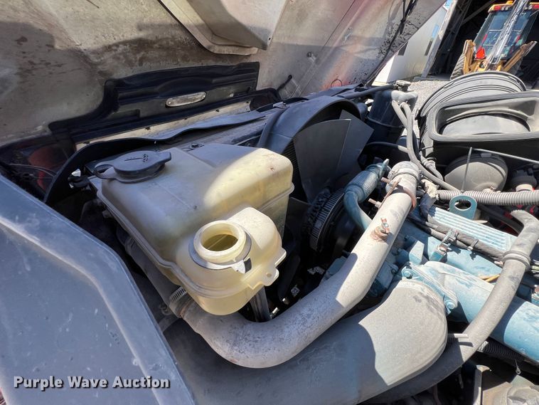 image for item JA9724 2005 International 7400  dump truck