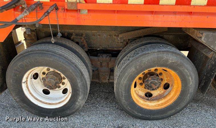 image for item JA9724 2005 International 7400  dump truck