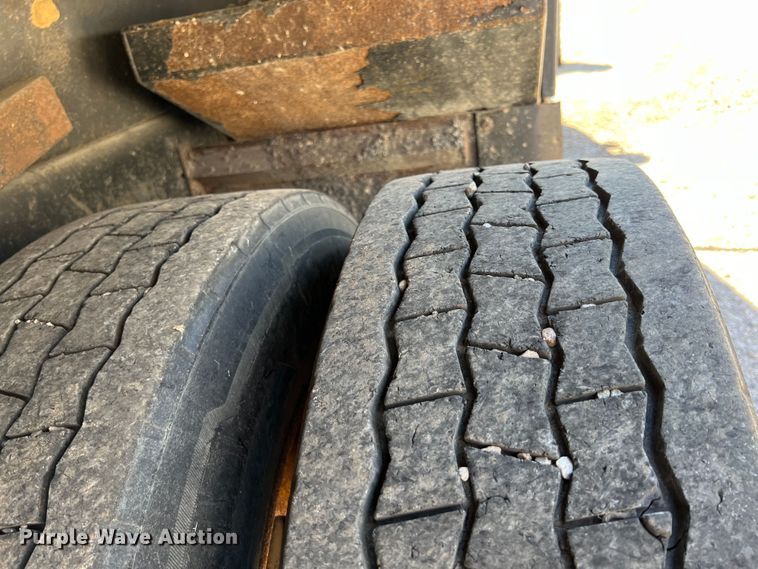 image for item JA9724 2005 International 7400  dump truck