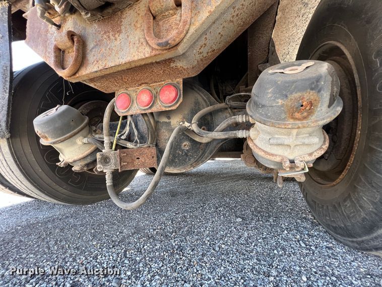 image for item JA9724 2005 International 7400  dump truck