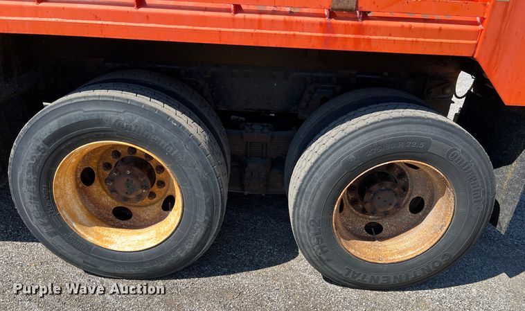 image for item JA9724 2005 International 7400  dump truck