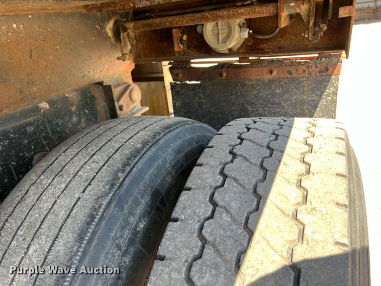 image for item JA9724 2005 International 7400  dump truck