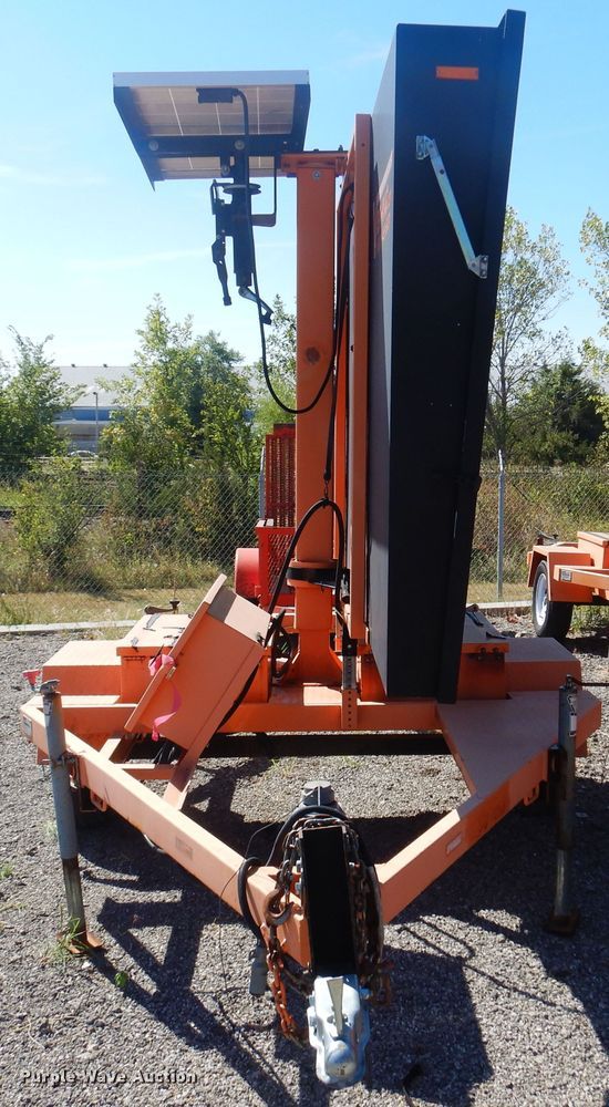 image for item JA9726 2007 Ver-Mac PCMS1210  message board trailer