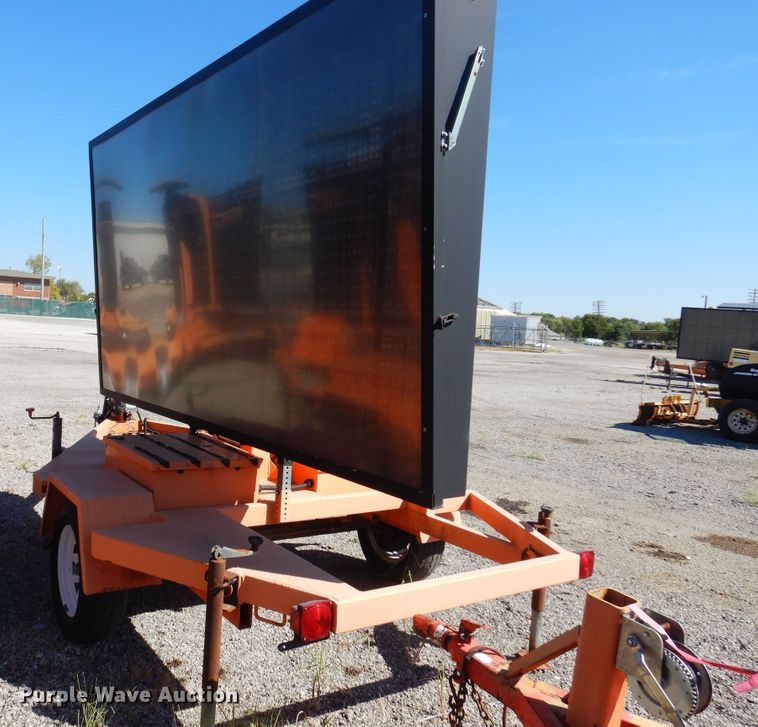 image for item JA9726 2007 Ver-Mac PCMS1210  message board trailer