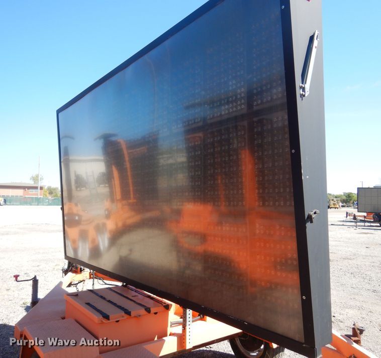 image for item JA9726 2007 Ver-Mac PCMS1210  message board trailer