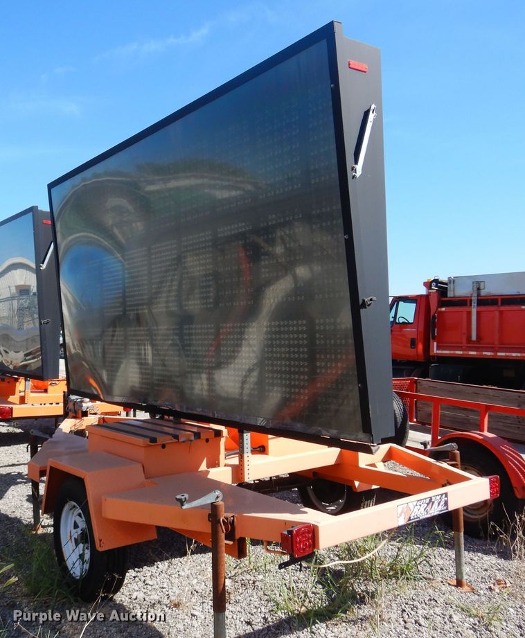 image for item JA9727 2008 Ver-Mac PCMS1210  message board trailer