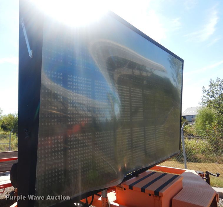 image for item JA9727 2008 Ver-Mac PCMS1210  message board trailer