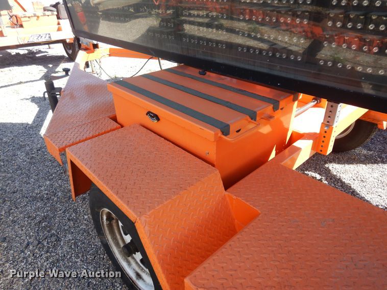 image for item JA9728 2007 Ver-Mac PCMS1210  message board trailer