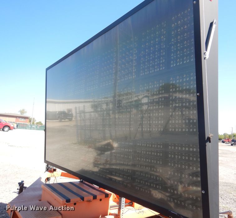 image for item JA9729 2008 Ver-Mac PCMS1210  message board trailer