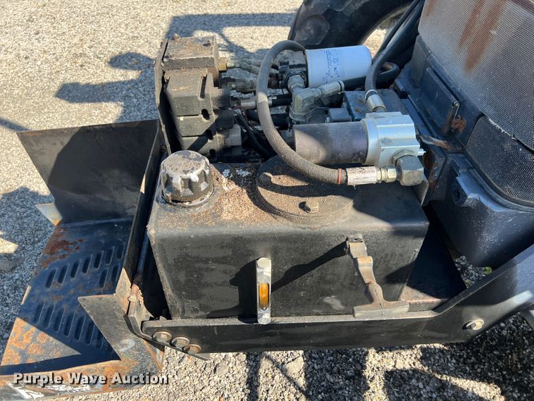 image for item JA9734 2001 New Holland TS110  MFWD tractor