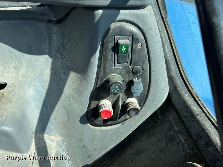 image for item JA9734 2001 New Holland TS110  MFWD tractor