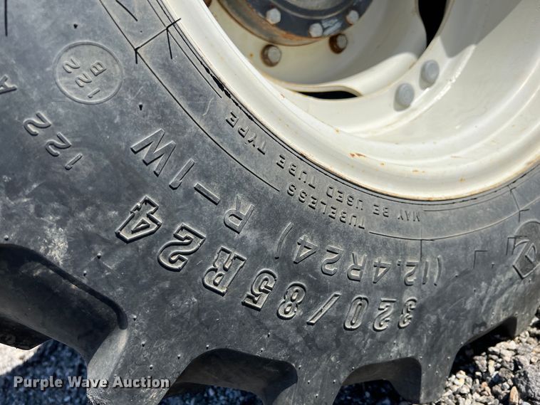 image for item JA9734 2001 New Holland TS110  MFWD tractor