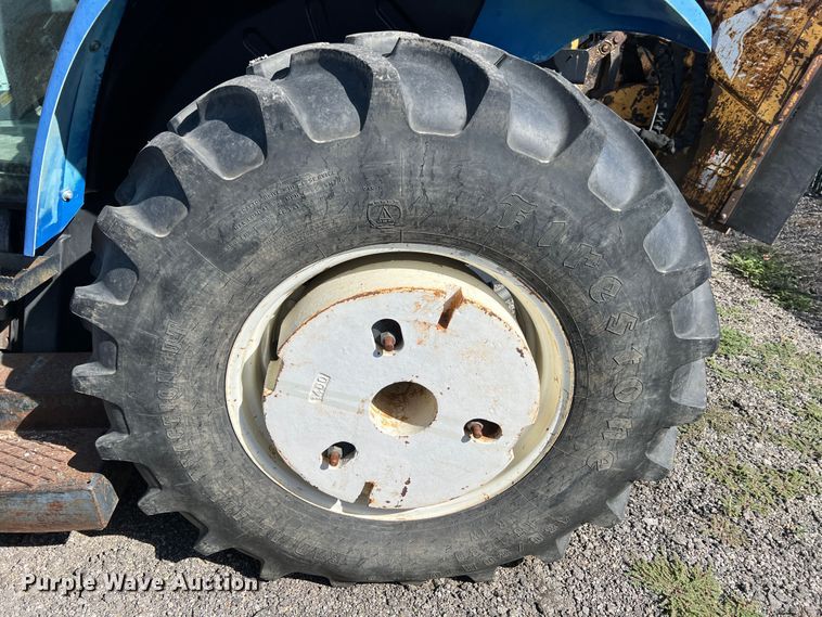 image for item JA9734 2001 New Holland TS110  MFWD tractor