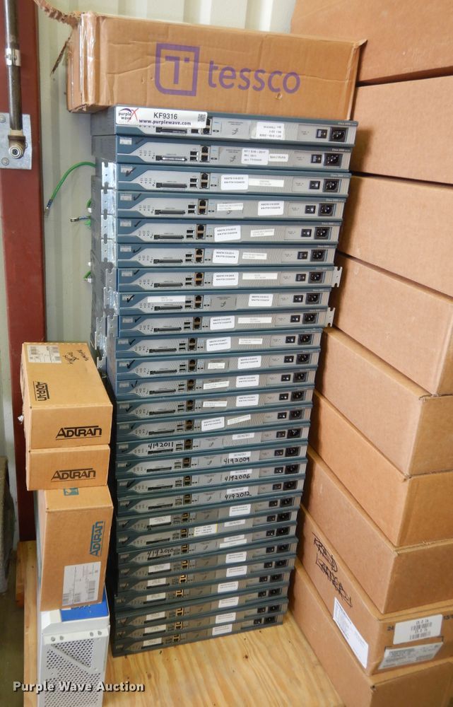 (27) routers in Topeka, KS | Item KF9316 sold | Purple Wave