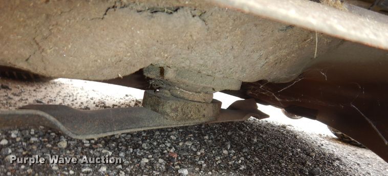 image for item KF9396 2005 John Deere L111 lawn mower