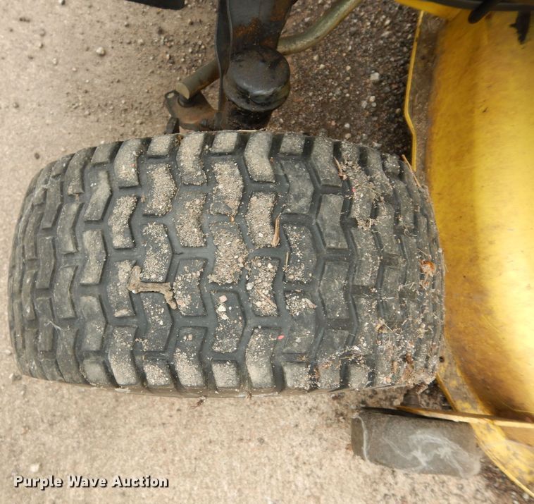 image for item KF9396 2005 John Deere L111 lawn mower