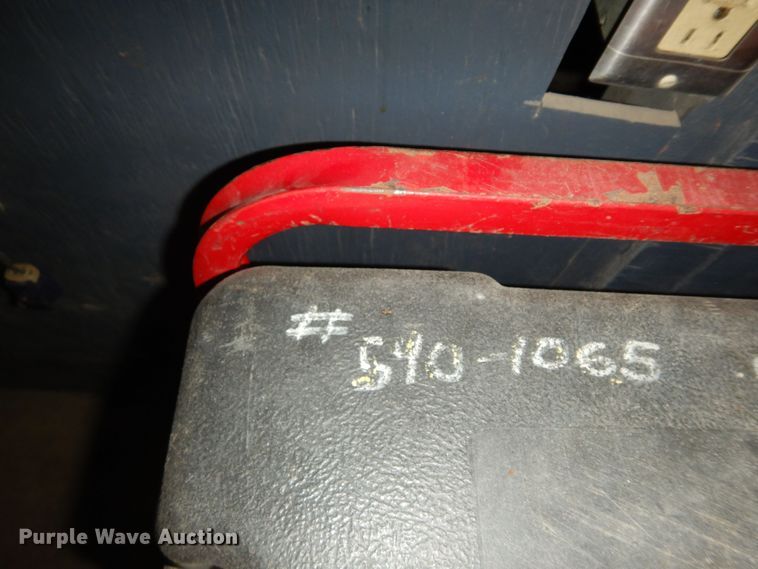 image for item KF9411 2004 Briggs & Stratton 5500 generator