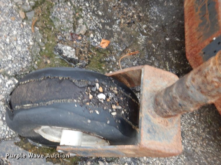 image for item KF9424 2001 DewEze 72 slope mower