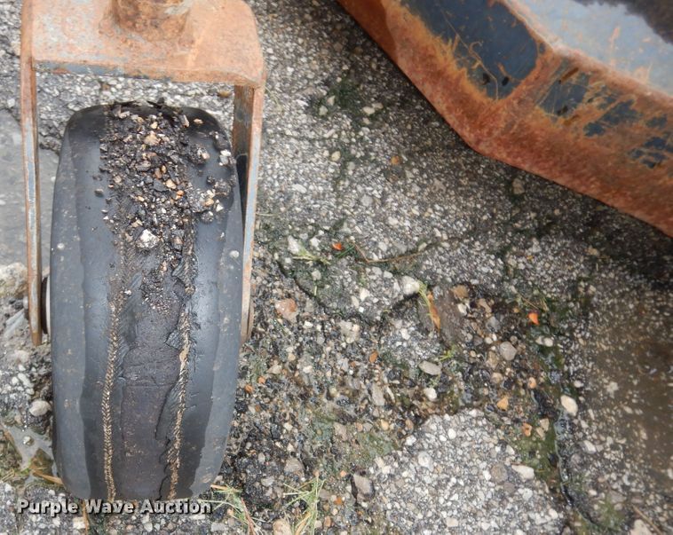 image for item KF9424 2001 DewEze 72 slope mower