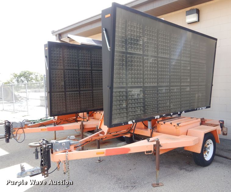 image for item LC9001 2007 Ver-Mac PCMS 1210 message board trailer