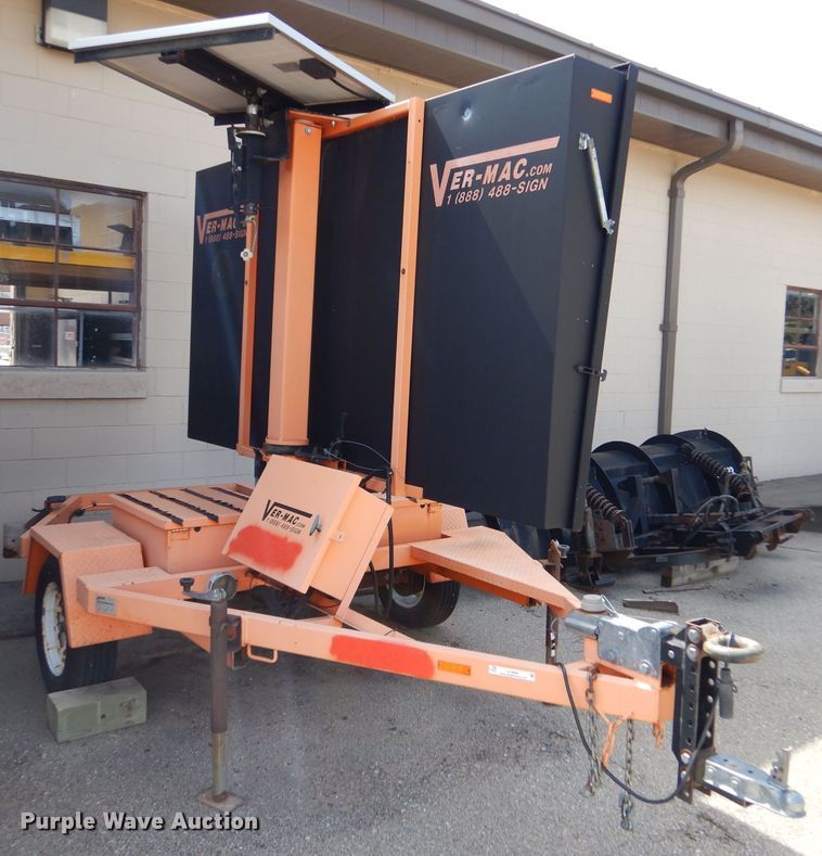 image for item LC9001 2007 Ver-Mac PCMS 1210 message board trailer