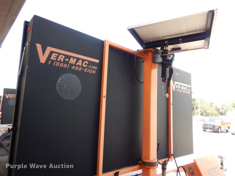 image for item LC9001 2007 Ver-Mac PCMS 1210 message board trailer