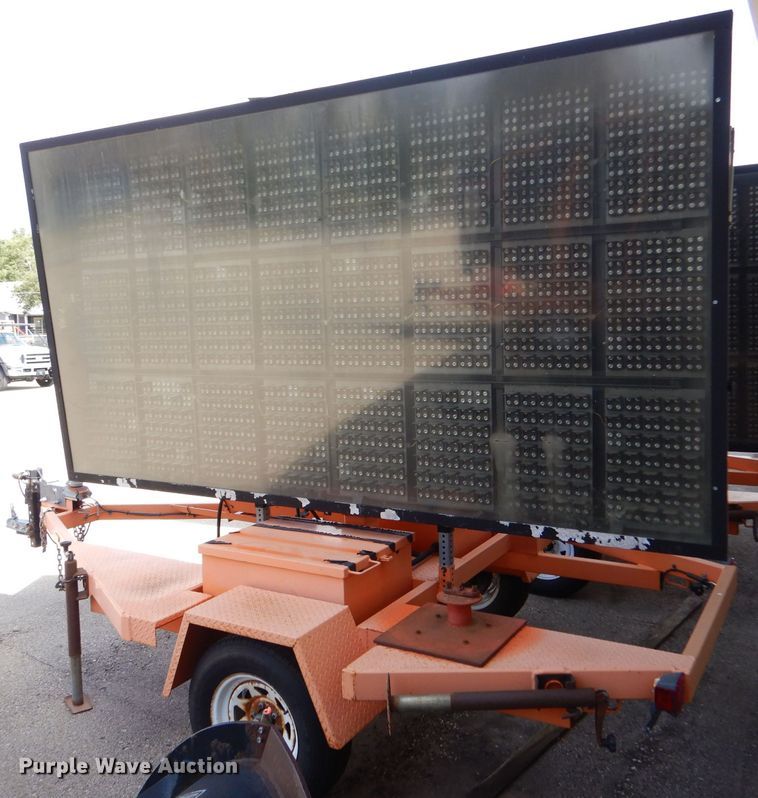 image for item LC9001 2007 Ver-Mac PCMS 1210 message board trailer