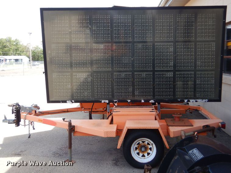 image for item LC9001 2007 Ver-Mac PCMS 1210 message board trailer