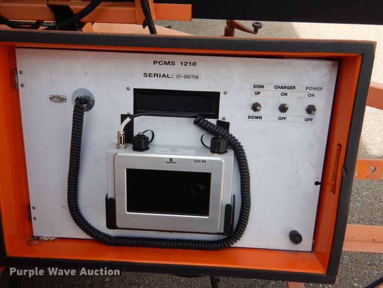 image for item LC9001 2007 Ver-Mac PCMS 1210 message board trailer